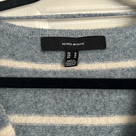 Super soft top - worn a few times - Picture 2 of 5